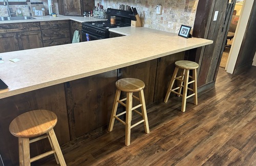 Grove House | Grand lake n1 BR/1 Bt/sleeps 6/Kitchenn close to Restaurants/Ramps/Walmart/Gas