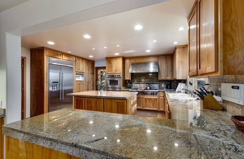 Skyland House | Grand Lake Stay, Hot Tub, Private Beach, Sleeps 10