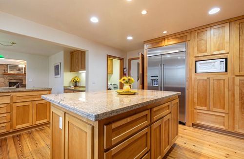Skyland House | Grand Lake Stay, Hot Tub, Private Beach, Sleeps 10