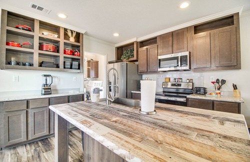 Dennis House | Grand Lake Views: Pet-Friendly Jay Getaway!