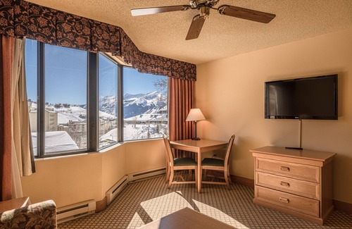 Crested Butte Condo | Grand Lodge Condo In The Heart Of Mt Crested Butte 1 Bedroom Condo - No Cleaning Fee! by RedAwning