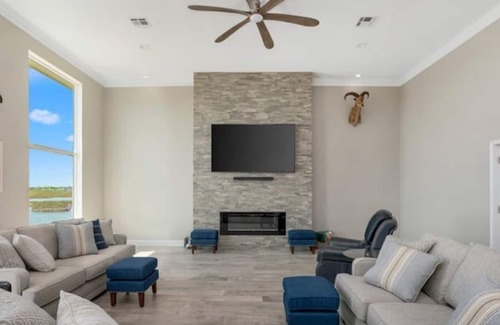 Lake Charles House | Grand Lodge on Lake Calcasieu