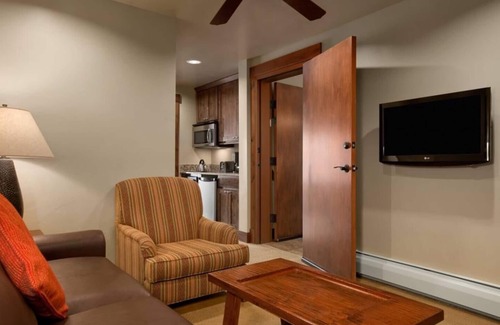 Breckenridge Apartment | Grand Lodge on Peak 7 Ski-In/Ski-Outn Studio Feb 8-15, 2025