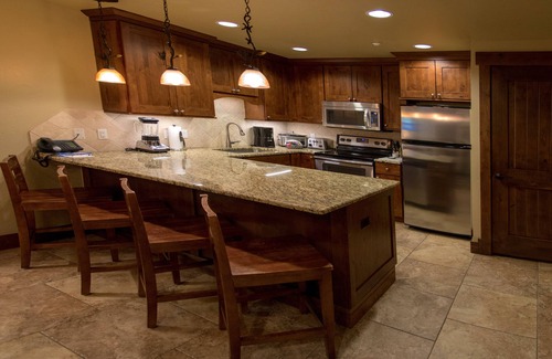 Breckenridge Condo | Grand Lodge on Peak 7 Lux Slopeside Ski In-Ski Out ! Lowest Rate! Book NOW!