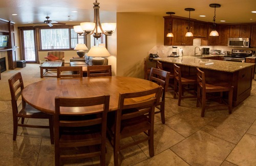 Breckenridge Condo | Grand Lodge on Peak 7 Lux Slopeside Ski In-Ski Out ! Lowest Rate! Book NOW!
