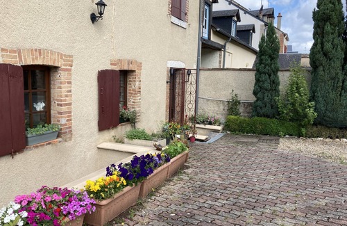 Aubigny-sur-Nere Apartment | Grand Loft Studio Bien Équipé a 2 Minutes de Centre Ville