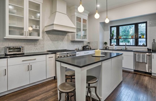 Long Branch House | Grand Long Branch Home: 1 Block to Beach!