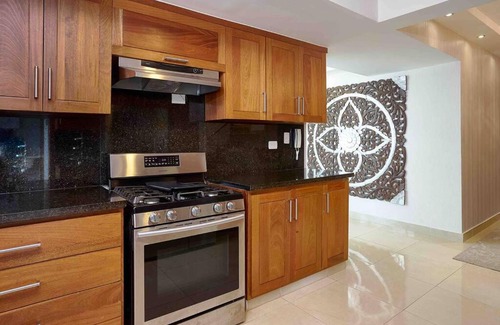 Renacimiento Apartment | Grand Luxe Penthouse @Upscale Zone SD+TUB+Terraza+ BBQ