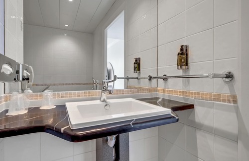 Magny-le-Hongre Hotel | Grand Magic Hotel Marne La Vallée