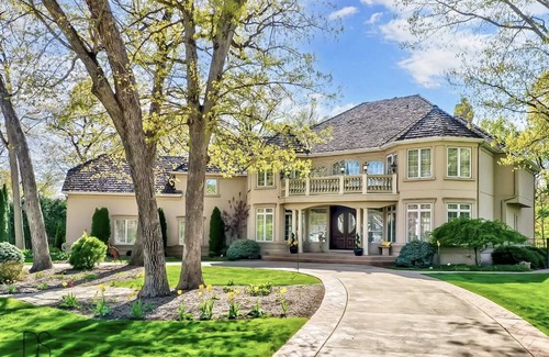 Utica House | Grand Manor at Starved Rock
