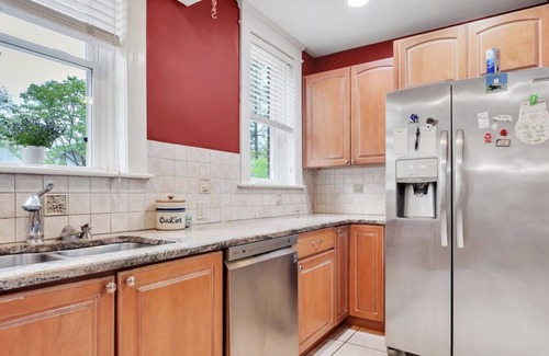 Melrose House | Grand manor in the heart of Albany. Walkable to eateries, grocery, and theatre.