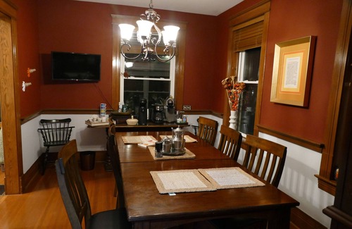 Melrose House | Grand manor in the heart of Albany. Walkable to eateries, grocery, and theatre.
