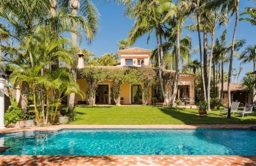 Puerto Banus House | Grand Mansion with tropical park