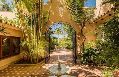 Puerto Banus House | Grand Mansion with tropical park