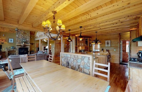 Wilmington House | Grand Meadows Lodge, Ultimate Log Luxury, Stunning Views, Hot Tub & Sauna, EV Charger, 3D Tour