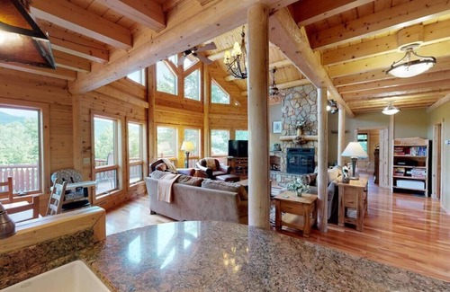 Wilmington House | Grand Meadows Lodge, Ultimate Log Luxury, Stunning Views, Hot Tub & Sauna, EV Charger, 3D Tour