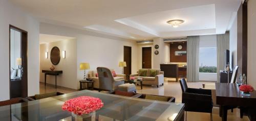 Sayajiganj Hotel | Grand Mercure Vadodara Surya Palace
