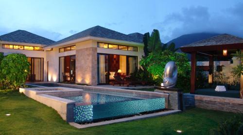 Jiyang Resort | Grand Metropark Villa Resort Sanya Yalong Bay - Beach shuttle and Singer performance