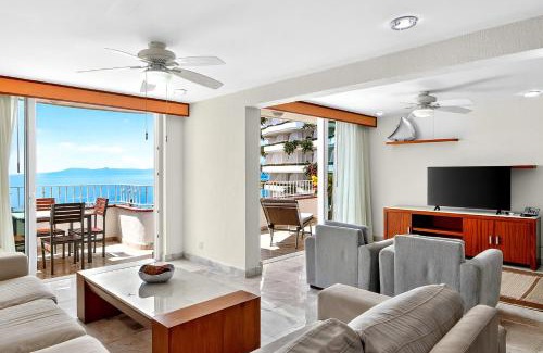 Conchas Chinas Apartment | Grand Miramar A201