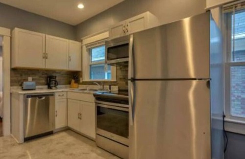 Belknap House | Grand Modern Apartment in the Heart of Highlands