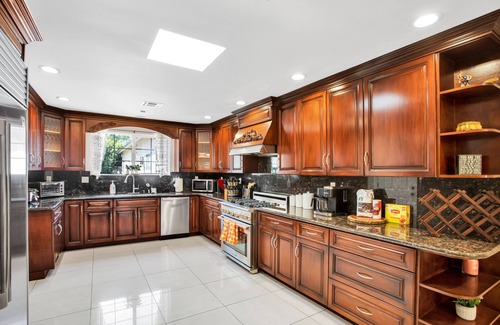 Northridge House | Grand Monthly Rental Villa close to Fashion Mall