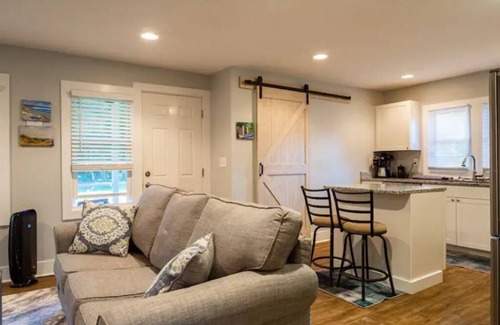 Charleston Cottage | Grand Oaks Cottage: Ideal Location! New Fire Pit!