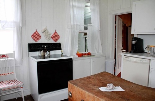 Oden House | Grand Old Cottage