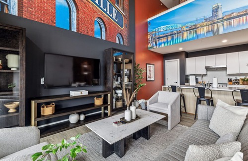 Downtown Nashville Condo | Grand Ole Nashville Downtown- Walk to Broadway with Pool, Gym, Parking