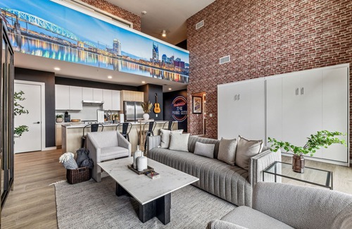 Downtown Nashville Condo | Grand Ole Nashville Downtown- Walk to Broadway with Pool, Gym, Parking