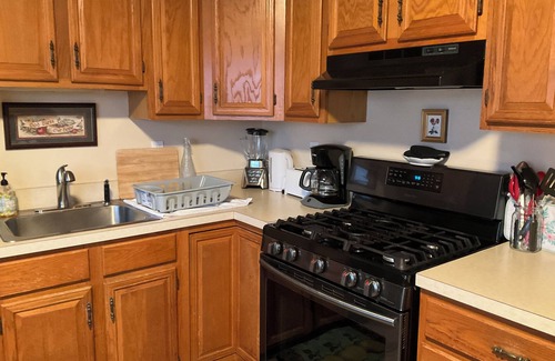 Saugerties Apartment | Grand Opening Special - Quiet 2-Bedrm in the Village