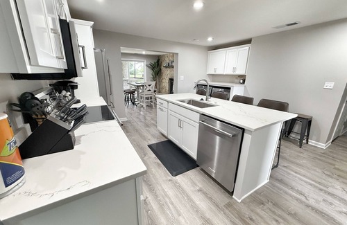 Westfield House | Grand Park Lodge -5 BDRM, 4 Full BA Home next to Grand Park!
