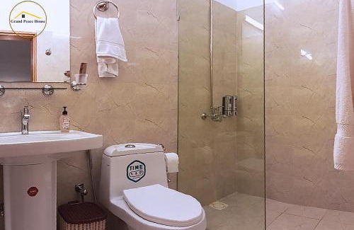 F-8 Sector Bed & Breakfast | Grand Peace House III