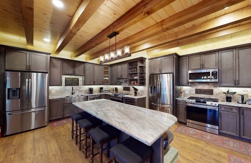 Wilmington House | Grand Peaks Lodge, Ultimate Log Luxury, Stunning Views, Hot Tub & Sauna, EV Charger, 3D Tour