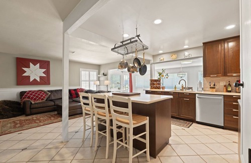 Bonita House | Grand Piano, Stocked Kitchen, Modern Decor