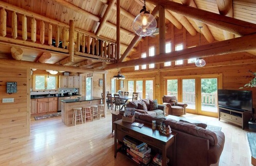 Wilmington House | Grand Pines Lodge, Ultimate Log Luxury, Stunning Views, Hot Tub & Sauna, EV Charger, 3D Tour