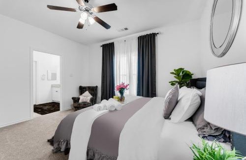 Grand Prairie House | Grand Prairie Gem Near DFW airport AT&T Stadium