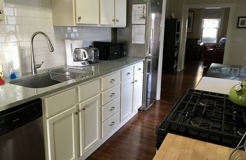 Fulton Heights House | Grand Rapids Fulton Heights Tinyish HOUSE Corporate Rental