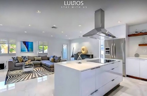 Palmetto Estates House | Grand Retreat: Jacuzzi, Pool, Games, BB Court, Jacuzzi,
