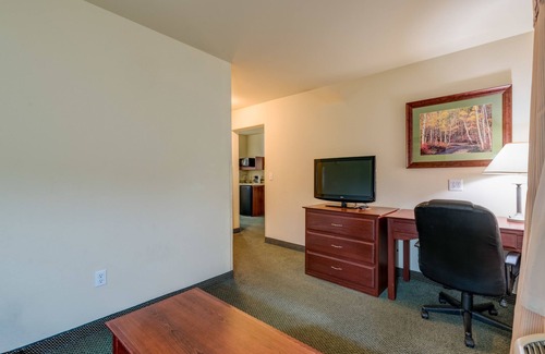 Parachute Hotel | Grand River Hotel