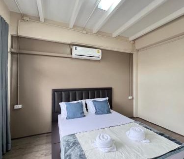 Chong Nonsi House | Grand riverine views