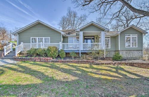 Grand Rivers House | Grand Rivers Home - Walk to Lakes and National Park!