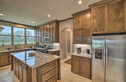 Iowa Colony House | Grand Rosharon Estate on 10 Acres of Farmland