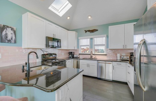 Ocean Hill House | Grand Seaside Escape w/Direct Beach Access!
