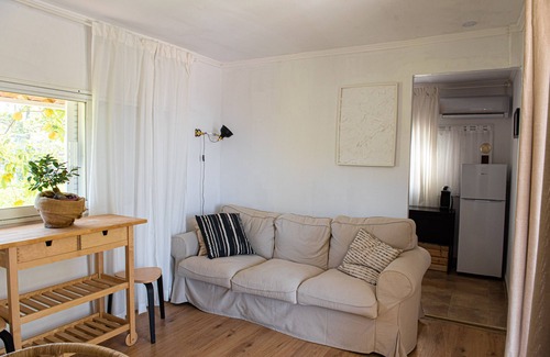 Agia Triada Cottage | Grand Seaview Retreat - walk to the beach