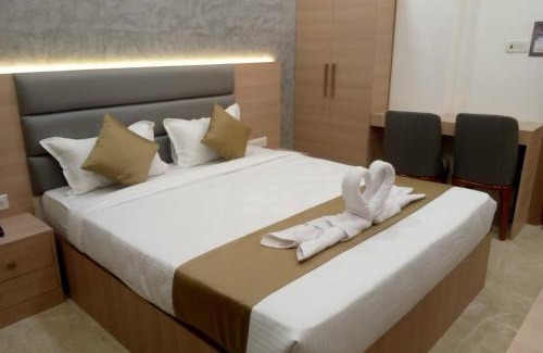Thousand Lights Hotel | Grand Silver