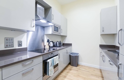 Chelmsford Apartment | Grand Springs, 2 Bed Apartment In City Centre, Stone's Throw To Station