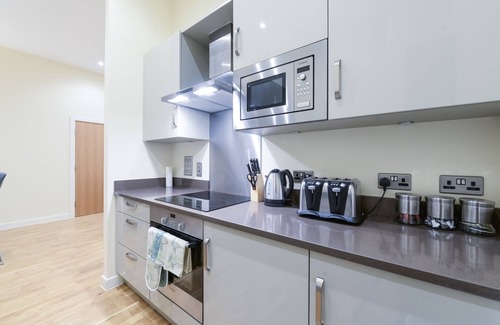 Chelmsford Apartment | Grand Springs, 2 Bed Apartment In City Centre, Stone's Throw To Station