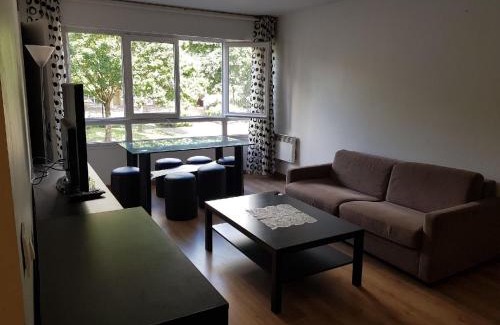 Saint-Gratien Apartment | Grand Studio 25 min Paris Porte Maillot