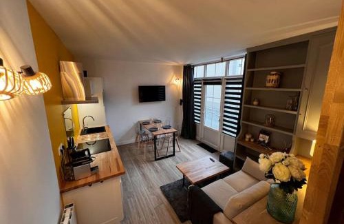 Sainte-Mere-Eglise Apartment | Grand Studio Ceo Bauer, en plein centre de Sainte-Mère-Eglise pour 2 pers