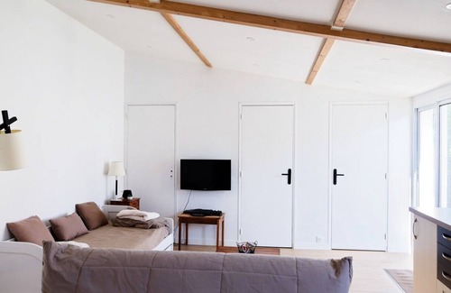 Port-Saint-Pere Apartment | GRAND STUDIO